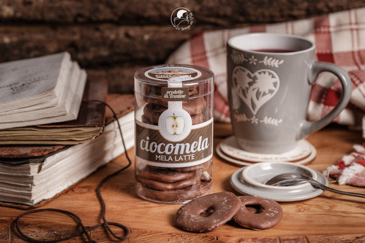 APFEL MIT MILCHSCHOKOLADE