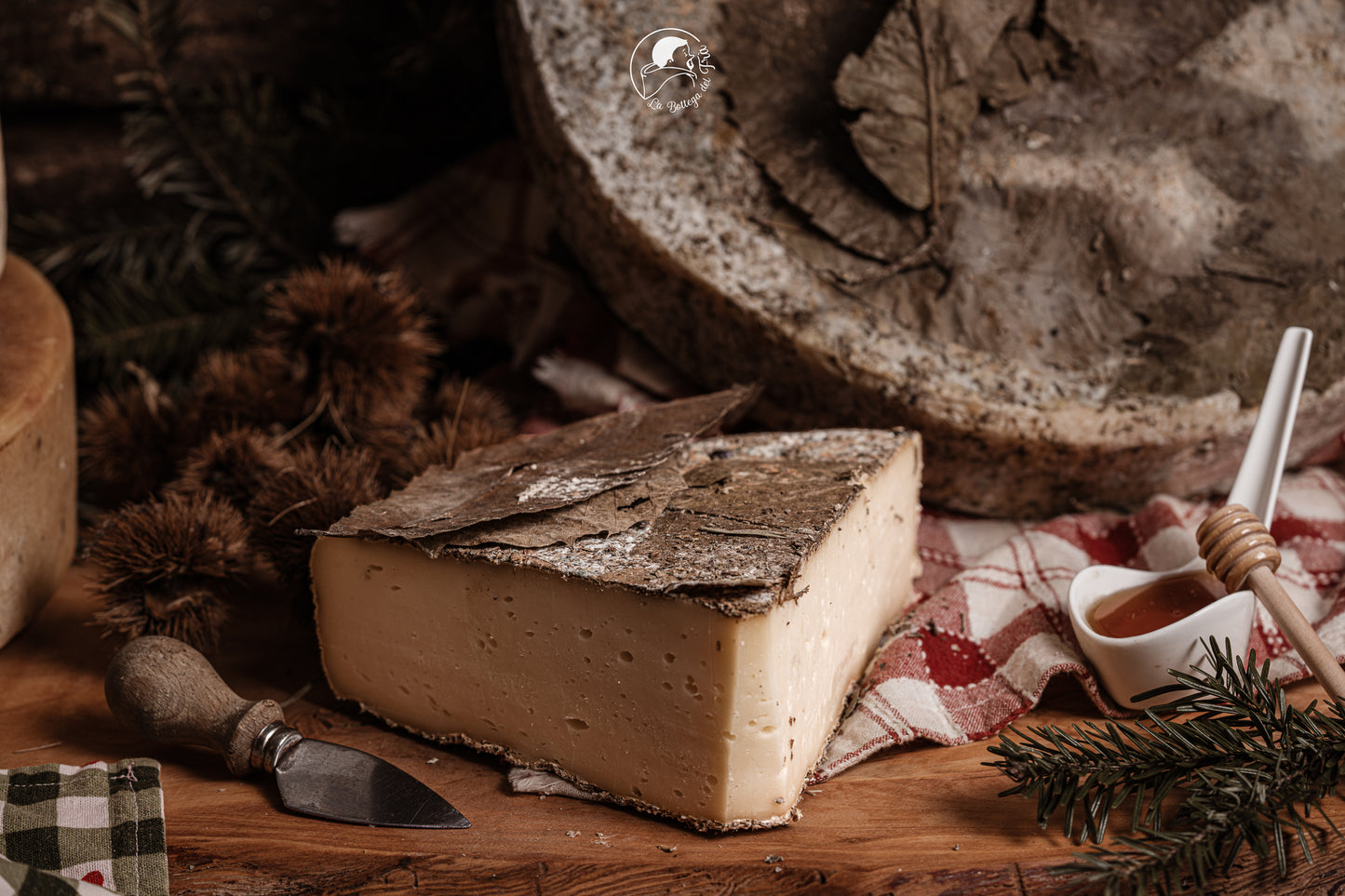 FORMAGGIO STAGIONATO NELLE FOGLIE DI CASTAGNO